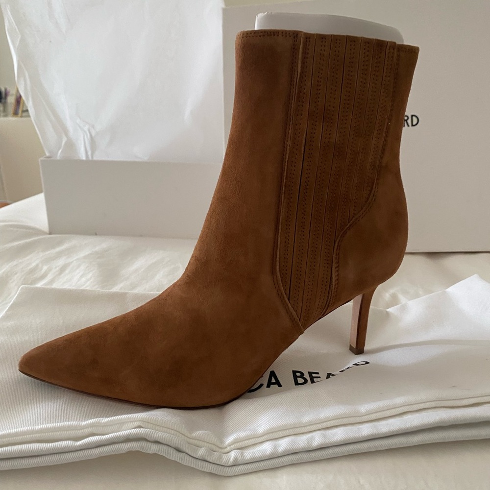 New in Box Veronica Beard Lisa 70 suede bootie, size 8